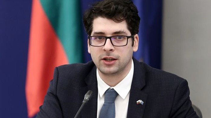 Омерзително. Очевидно в България ще продължава да няма силна прогресивна