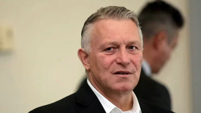 Ако Радев накара министъра си на финансите утре да се