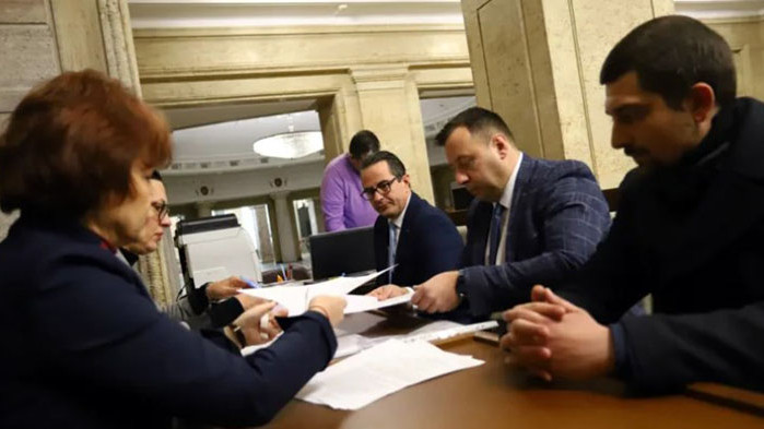 Възраждане се регистрира за участие в изборите на 2 април