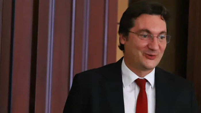 Зарков коментира, че това, което се случва в БСП, е