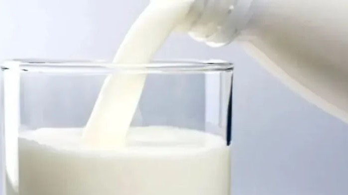 Десетки животновъди се събраха по обяд на протест пред общината