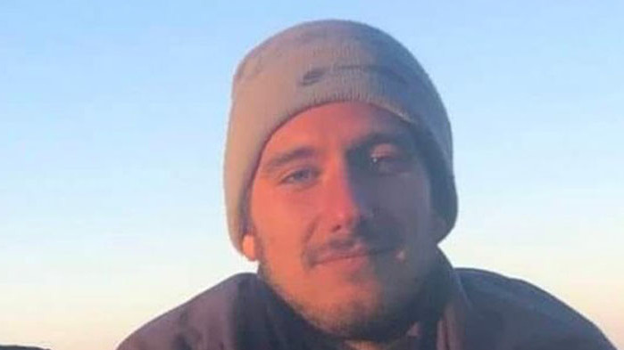 Няма следа от изчезналия Емил Боев. 25-годишното момче е в