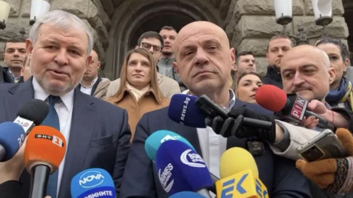 Преди всички останало наш приоритет е България да излезе от