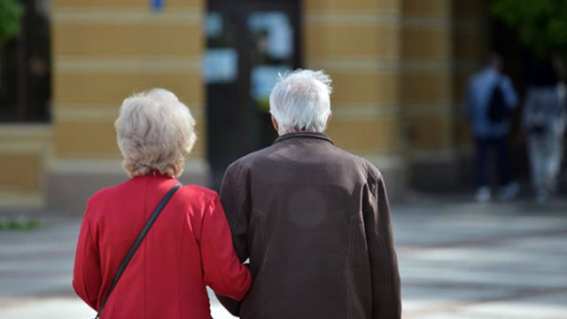 Общият брой на осигурените лица в четирите вида пенсионни фондове