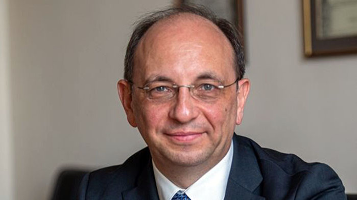 Предлагам обществото да дава средно по 20 000 лв. на