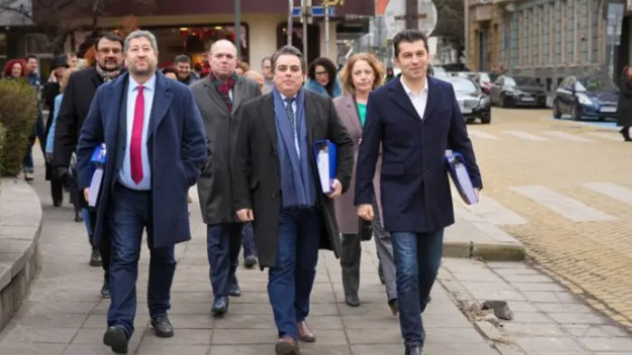 Коалицията ПП-ДБ трябва да се преименува на "Мъже в чорапогащи"