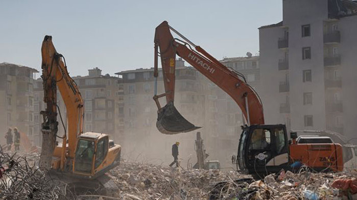 Седемнайсетгодишна бе извадена днес от руините на срутена сграда в