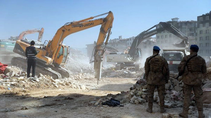 Турски деца, останали без дом в резултат на силните трусове,