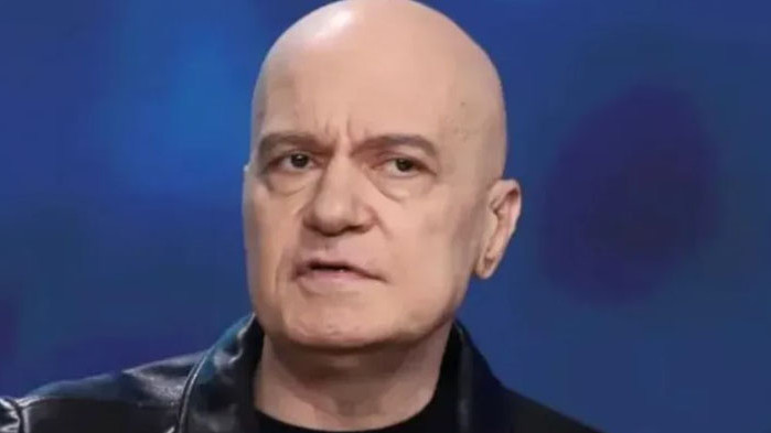 Слави Трифонов към Настимир Ананиев: Браво, Насти! Хлебарката се мисли за лъв