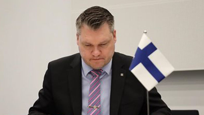 Финландският министър на отбраната Мико Савола заяви, че страната му