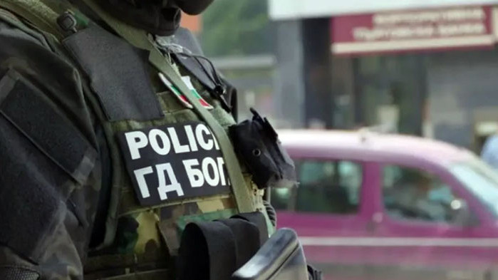 Спецакция на ГДБОП: Задържаха двама души за производство на фалшиви лични документи