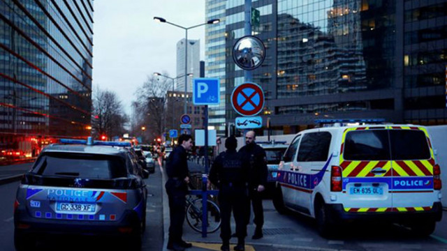 Френската полиция съобщи че в бизнес района Дефанс в Париж