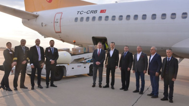 Заместник министърът на транспорта и съобщенията Николай Найденов посрещна първия полет по