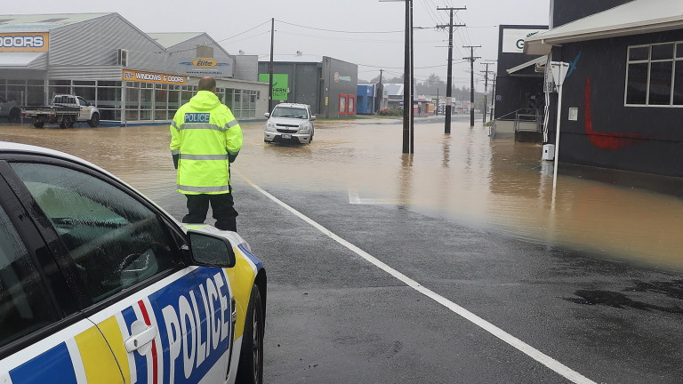 Правителството на Нова Зеландия очаква щетите от опустошителния циклон, който опустоши