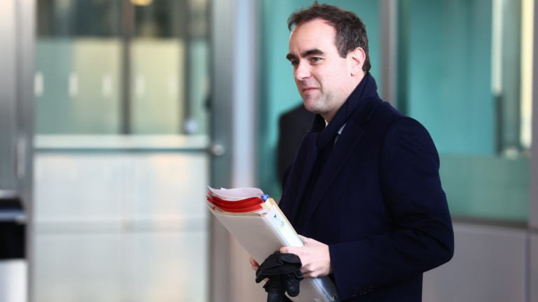 Франция ще започне доставки на бронирани машини AMX-10 (известни като