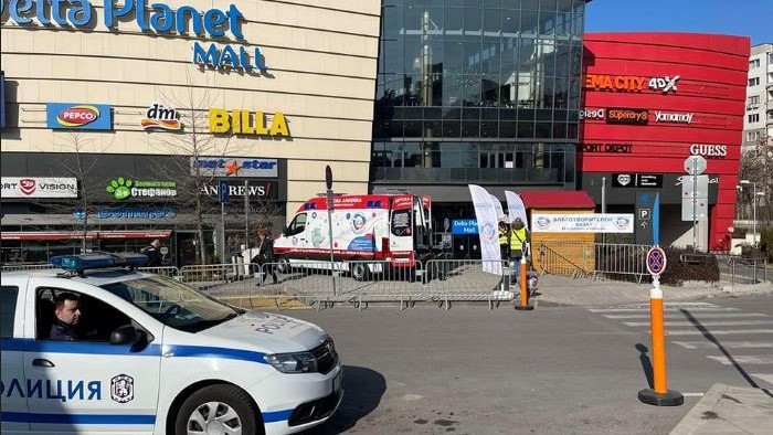 Линейката от кампанията "Аз вярвам и помагам" събра хиляди пред Делта планет мол във Варна