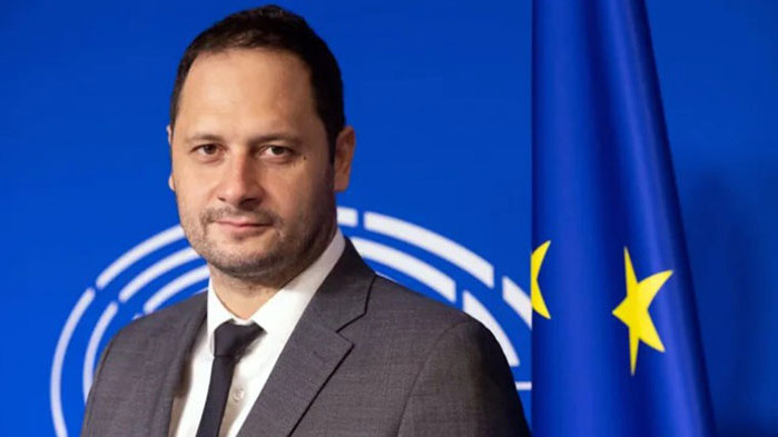 Не би трябвало една европейска страна да бъде оставяна сама