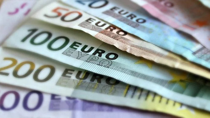 Еврото се понижи рано днес до 1,0670 долара, съобщават германски