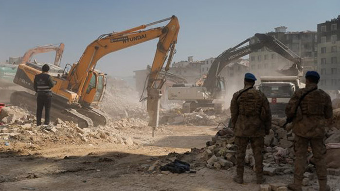 “Изненадващо и “страшно така Емануил Петров, жител на Адана, описа