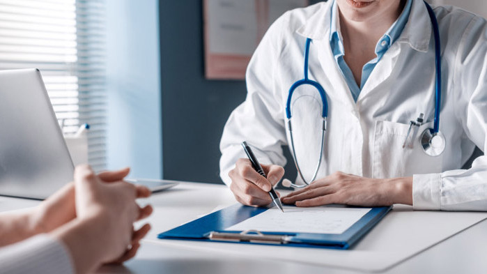 715 студенти от випуск 2022 г. на Медицински университет-София положиха