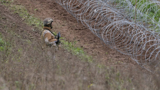 Беларус алармира за значителна група от украински войски край границата и