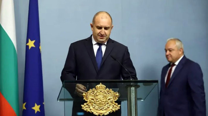 Господин Радев, „самохвалството“ ли е лъжата за нулева миграция на Вашия министър?