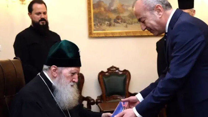 Дарът символизира симфонията между народ, държава и църква Министър-председателят Гълъб