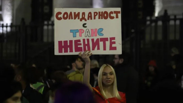 Десетки се събраха на протест пред Съдебната палата заради решението