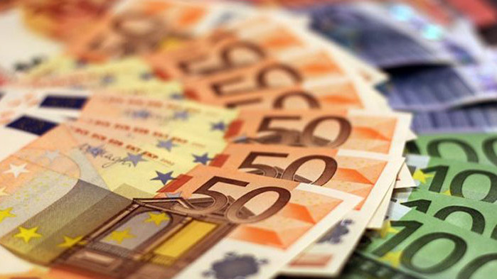 Курсът на еврото днес се понижи под прага от 1,065