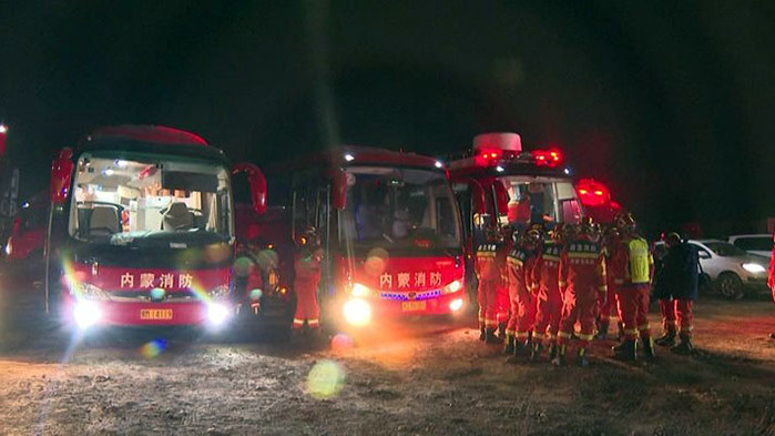 Към момента 15 линейки и 45 медицински служители участват в