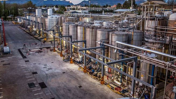 Германският химически гигант БАСФ (BASF) обяви днес, че съкращава 3300