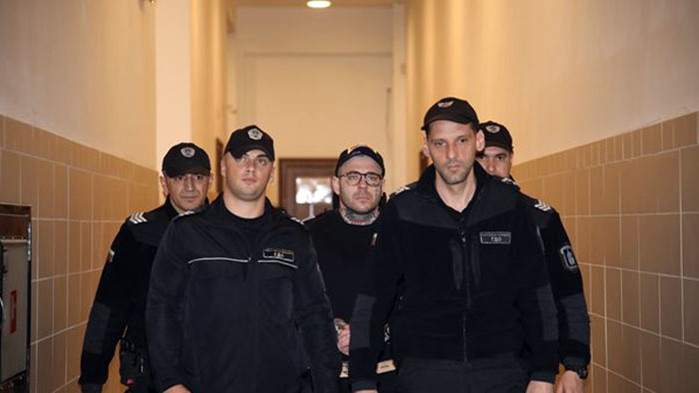 Семерджиев катастрофирал часове преди да убие момичетата, с него била и полицайката Симона