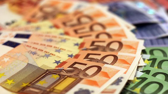 Единната европейска валута днес отново отстъпи под прага от 1,06