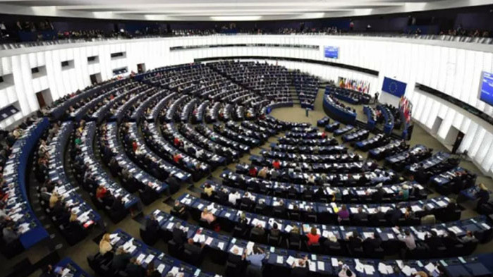 Евродепутатите Денис Радтке от ЕНП и Ахнес Йонхериус от Прогресивния алианс