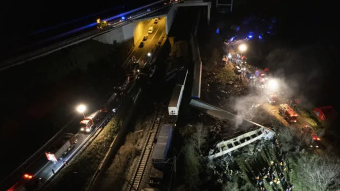 Десетки жертви и ранени при тежка влакова катастрофа в Гърция (ВИДЕО)
