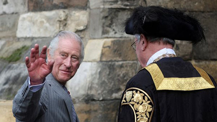 Крал Чарлз Трети има намерение да прогони сина си принц