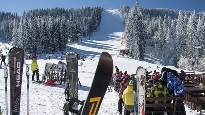 Ски спускане с носии на 3 март в Пампорово