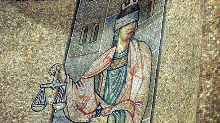 Пуснаха под домашен арест обвинения за убийството на Любо Полицая