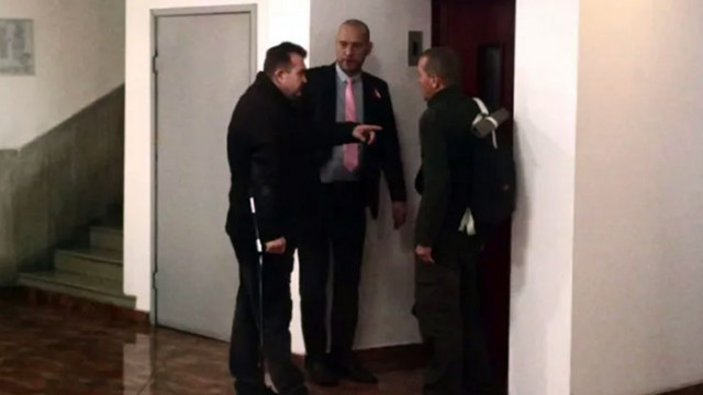 „Главният ескперт и шпионин“ на Минеков още си е в министерството