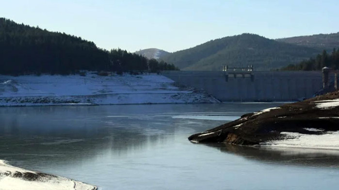 Изпускат контролирано язовир „Студена“