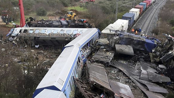 Връщат телата на загиналите във влаковата катастрофа в Гърция в затворени ковчези