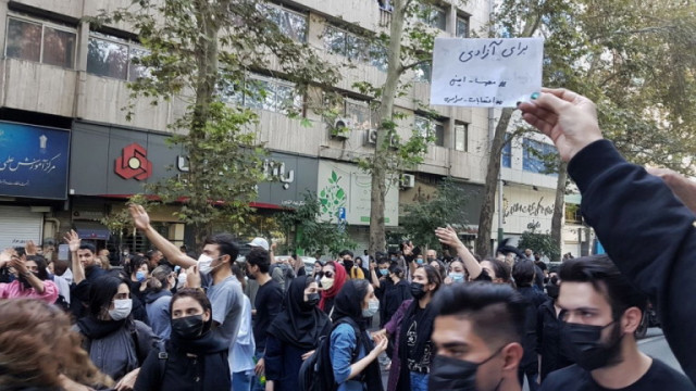 Разтревожени родители излязоха на протест в иранската столица Техеран и