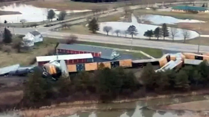 Товарен влак излезе от релси и катастрофира в Съединените щати.