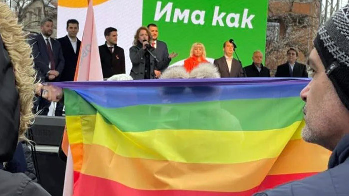 Застъпник на ЛГБТИ правата: Прегърнете момичето от снимката