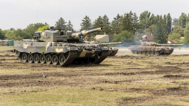 Полша изпраща още десет германски танка Леопард 2 в Украйна  Това