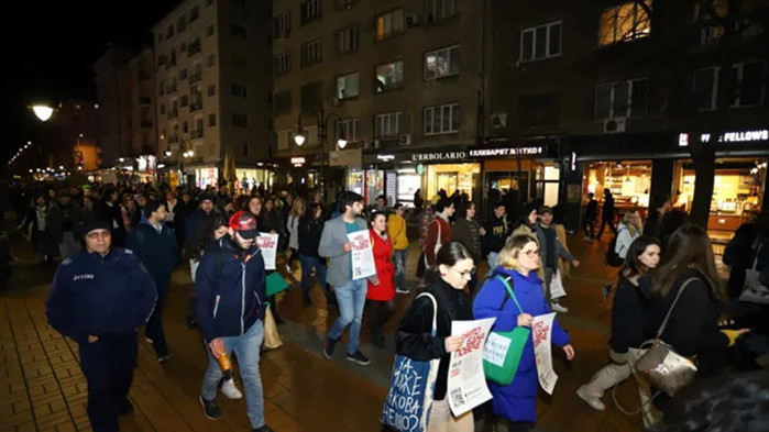 На 8 март - Деня на жената, стотици хора се