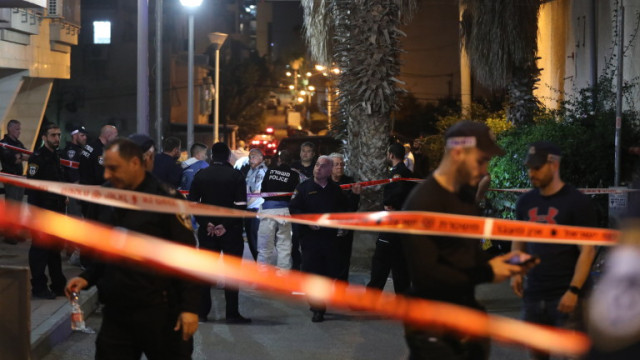 Въоръжен палестински мъж откри стрелба в центъра на Тел Авив късно