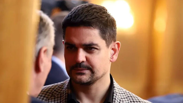 Радостин Василев към откривателя си Трифонов: Остарява като цървул, приятел на мутрите