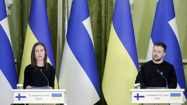 Президентът на Украйна Володимир Зеленски в петък отрече участие на Украйна