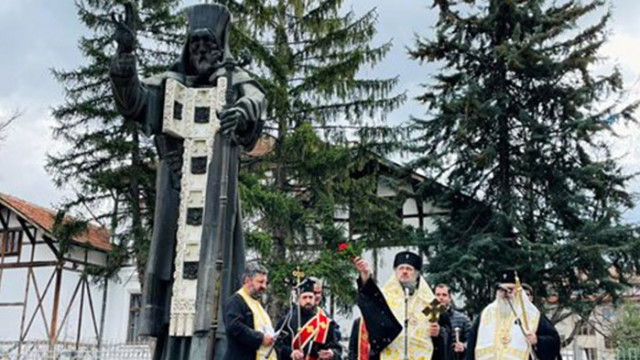 Враца се преклони пред паметта на св. Софроний Врачански